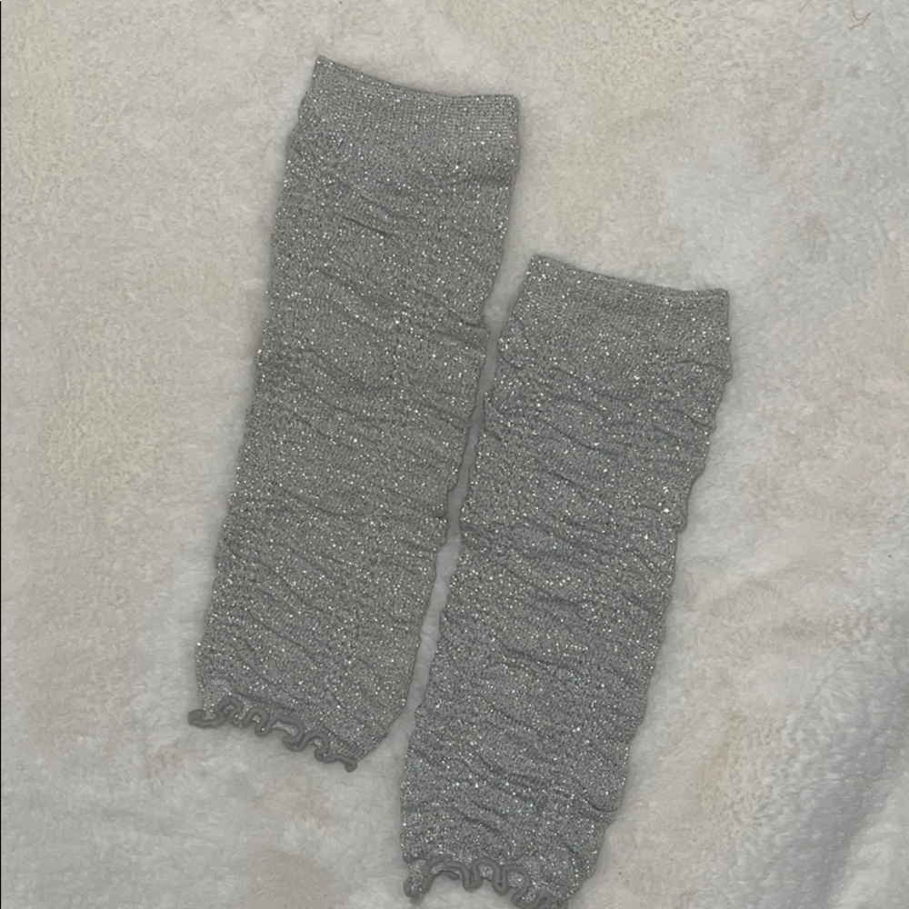 Rouched leg warmers for a newborn